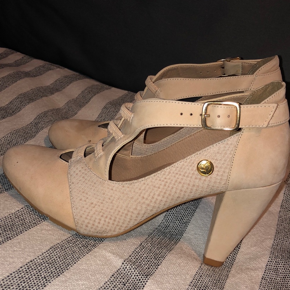Ciel Bleu Nude Pumps